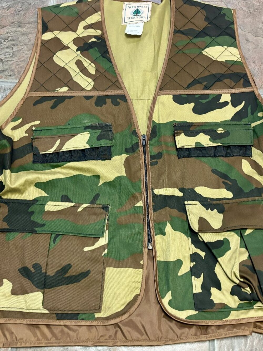 ~~Northwest Territory Vest Mens XXL Woodland Camo Hunting Utility Zip Pockets..V